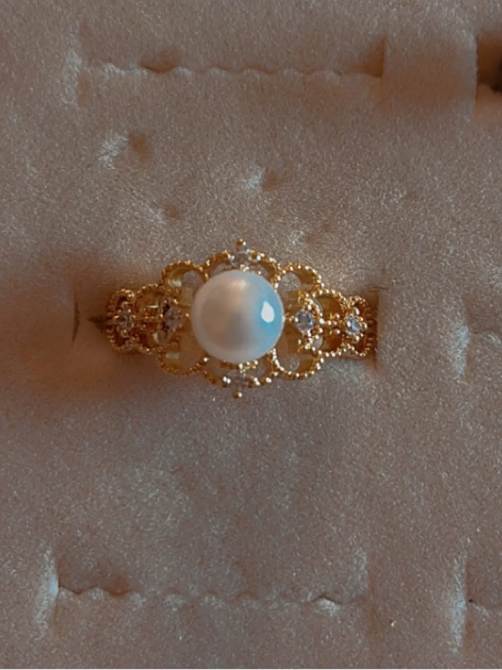 Pearls elegant gold